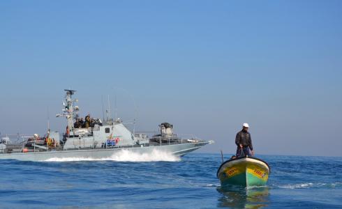 زوارق الاحتلال تهاجم مراكب الصيادين في عرض بحر شمال قطاع غزة