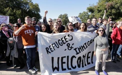 أميركيون يتظاهرون في ولاية تكساس تأييدا لاستقبال اللاجئين السوريين