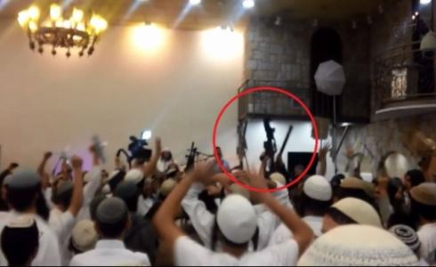 مستوطنون يحتفلون بزفاف أحد المستوطنين