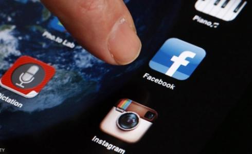 مواقع التواصل تتجاهل "سقطاتها"