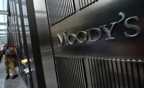 توقعت موديز استمرار انخفاض أسعار النفط