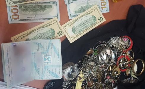 اعتقال مشتبه بتهمة سرقة منزل في بتيح تكفا