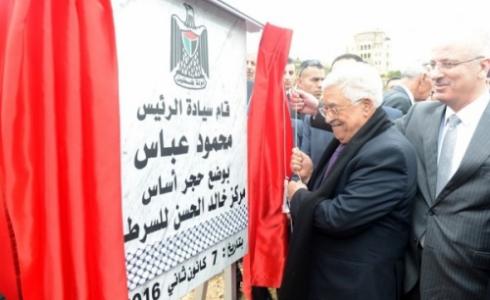 الرئيس خلال وضع حجر الاساس للمركز