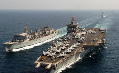 حاملة طائرات أمريكية