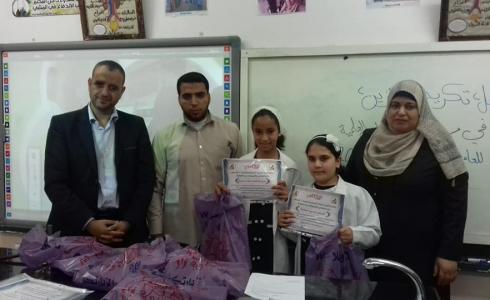  الوسطى تكرم المدارس الفائزة 