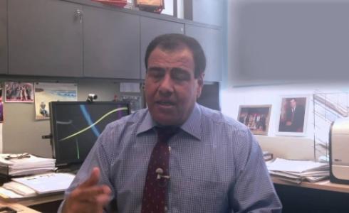 الدكتور عز الدين ابو العيش