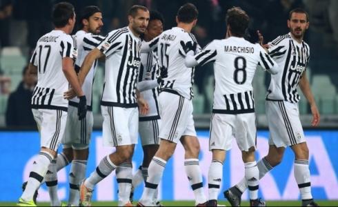 لاعبو يوفنتوس يحتفلون بأحد الأهداف