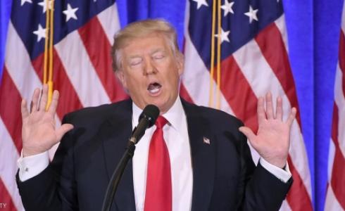 يبدو ترامب مصرا على موقفه في حظر السفر