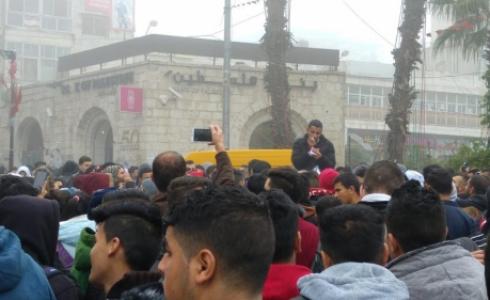 طلاب الثانوية العامة يعتصمون وسط رام الله