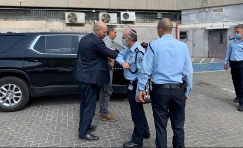 أوحانا وضباط الشرطة (صورة رسمية)