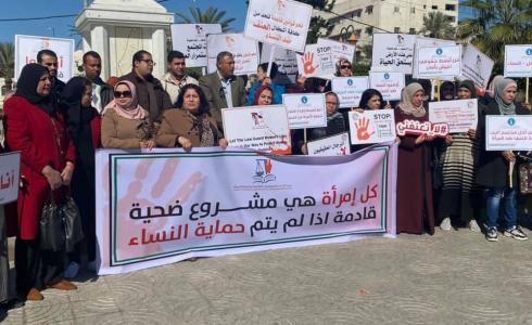  الاتحاد العام للمرأة يشارك بوقفة صامتة تنديدًا بجرائم قتل النساء