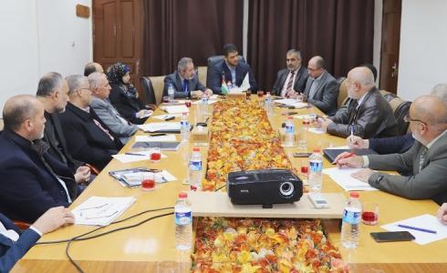 اجتماعه بمدراء المستشفيات ومدير عام تنمية القوى البشرية 