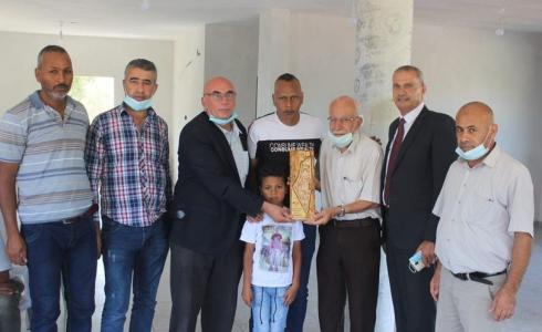 هيئة الأسرى تكرم الأسير المحرر زياد السيلاوي في جنين