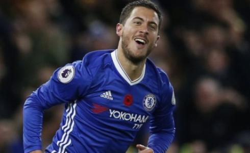 هازارد يحتفل بهدفه الثاني في مرمى ايفرتون