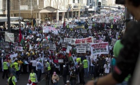 مظاهرة سابقة في جنوب أفريقيا تنديدا بالعنصرية الإسرائيلية 