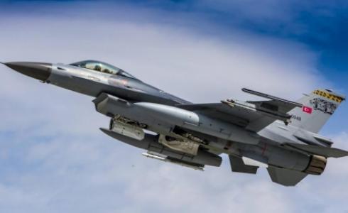 طائرة حربية