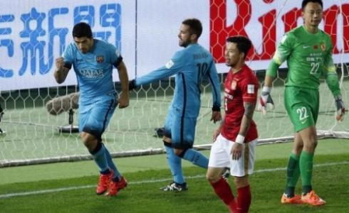 سواريز يحتفل بأحد الاهداف