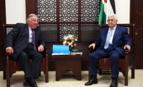 الرئيس أثناء لقاء رئيىس مجلس الشيوخ الفرنسي
