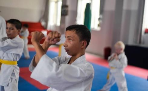 احد الاطفال الثامنية