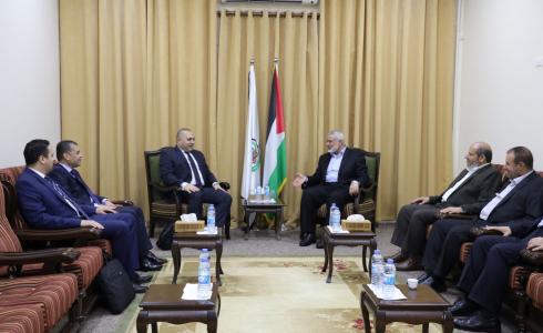 الوفد المصري يجتمع مع هنية وأعضاء المكتب السياسي