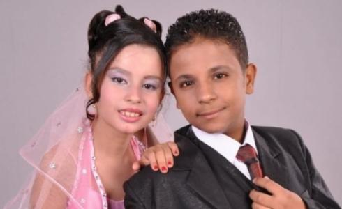 طفلان عروسان