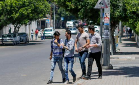طلبة توجيهي بعد الانتهاء من تقديم الامتحان
