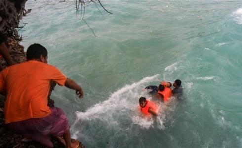 مصرع 24 شخصا بينهم أطفال إثر جنوح عبارة قبالة سواحل اندونيسيا