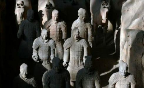 ربما درب حرفيون يونانيون أولئك الذين شيدوا جيش التيراكوتا