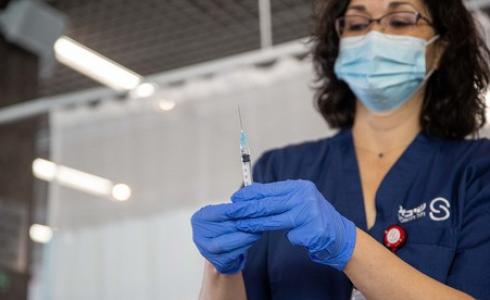 ارتفاع إصابات كورونا يتصدر عناوين الصحف الإسرائيلية اليوم