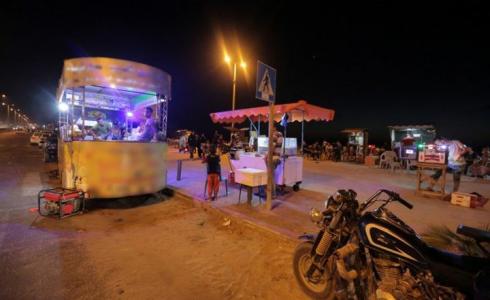أصحاب البسطات على كورنيش بحر غزة يشرعون بترتيبات استقبال الشتاء