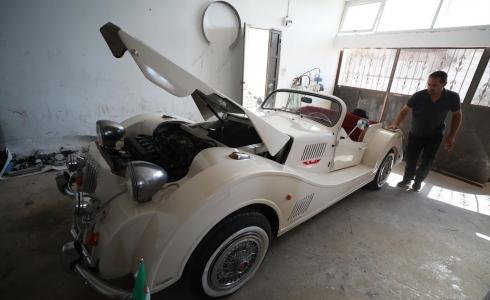 - توضيحية -  فلسطيني يحقق حلم الطفولة في زمن كورونا