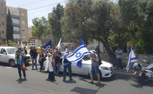 اليمين المتطرف ينظم مظاهره إمام منزل النائب أيمن عودة في حيفا