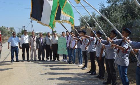 تعليم شرق خان يونس يشارك في موسم قطف الزيتون