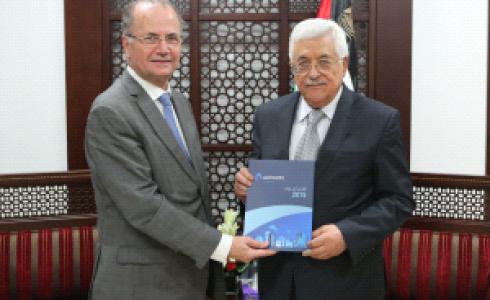الرئيس لدى تسلمه التقرير السنوي لصندوق الاستثمار