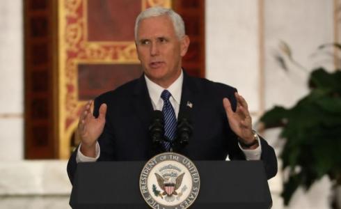  الرئيس الأميركي مايك بنس 