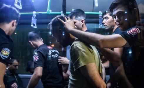 تركيا اعتقلت الآلاف للاشتباه بصلتهم بالانقلاب الفاشل الذي شهدته البلاد