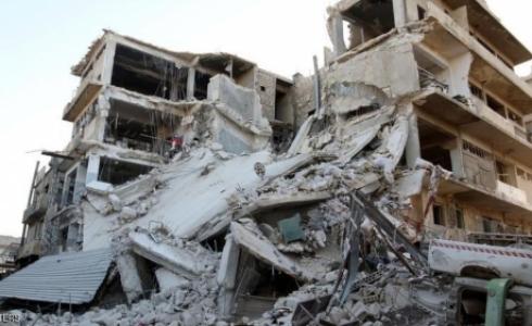 دمار من جراء الضربات الجوية على مناطق في حلب.