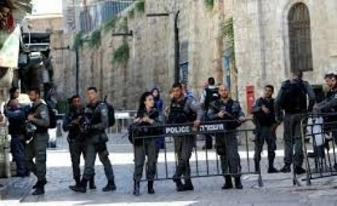 الاحتلال يستدعي 3 موظفين من الأوقاف ويمنعهم من دخول الأقصى