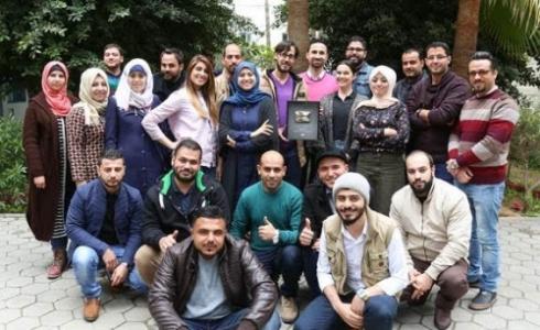 صورة جماعية لفريق عمل فضائية الأونروا في مكتب التواصل في مكتب غزة الإقليمي
