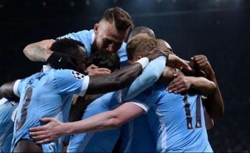 لاعبو مانشستر سيتي يحتفلون بالهدف