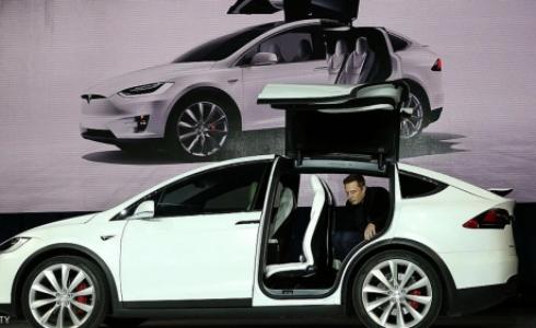 سيارة تيسلا