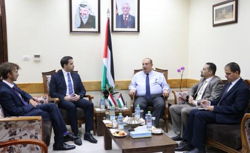 أبو مويس والسفير الهنغاري