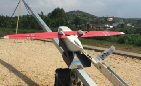 تستخدم الطائرات بدون طيار التي تشغل بغرض التوصيل في رواندا مقلاعا للتحليق جوا