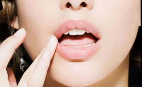 الشفاه الممتلئة