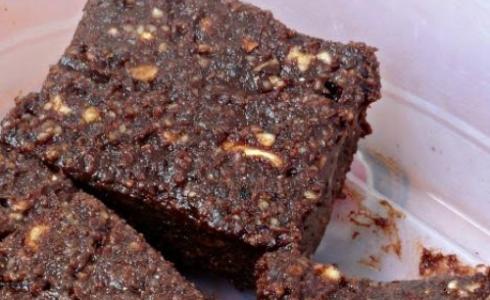 عجوة مجهولة المصدر