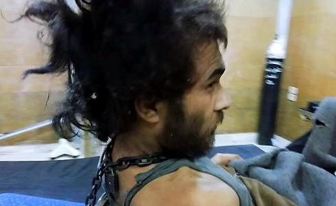 شاهد: العثور على شاب سوري مقيد بجنازير منذ 4 سنوات