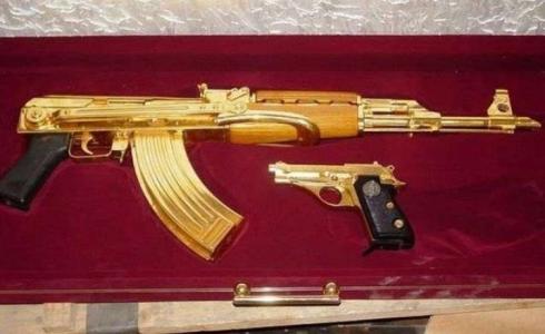 أسلحة ذهبية تعود لصدام حسين