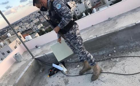 الضابطة الجمروكية تزيل أبراج بث وتقوية إسرائيلية 