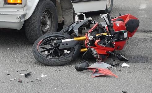 حادث  سير بين مركبة ودراجة نارية  في مدينة  يافا المحتلة