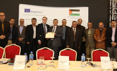 تكريم جامعة القدس المفتوحة لفوزها بمشروع يراسموس+